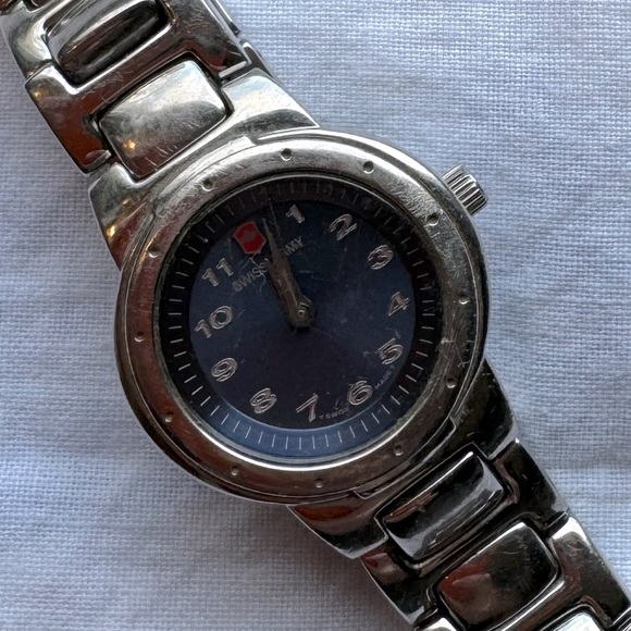 Swiss Army Watch (Women’s) - Picture 2 of 7